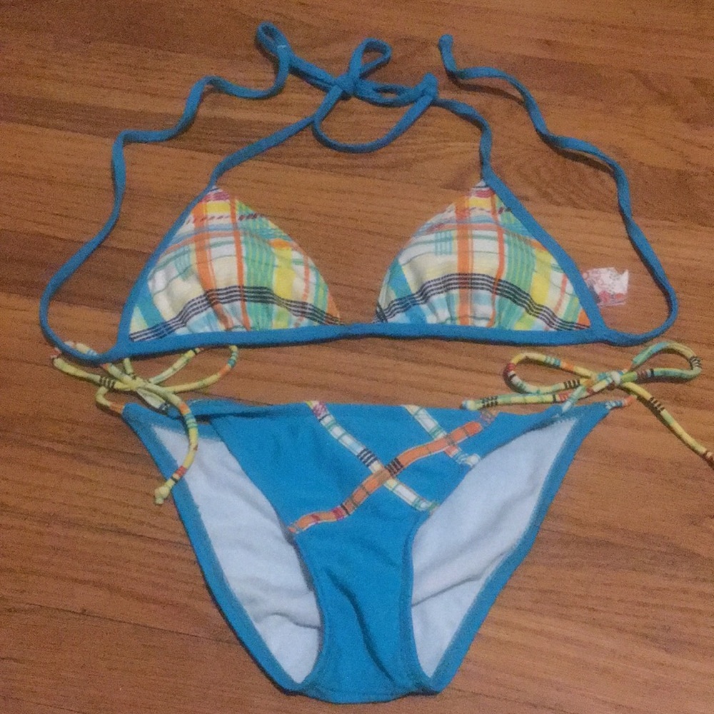 Split Bikini